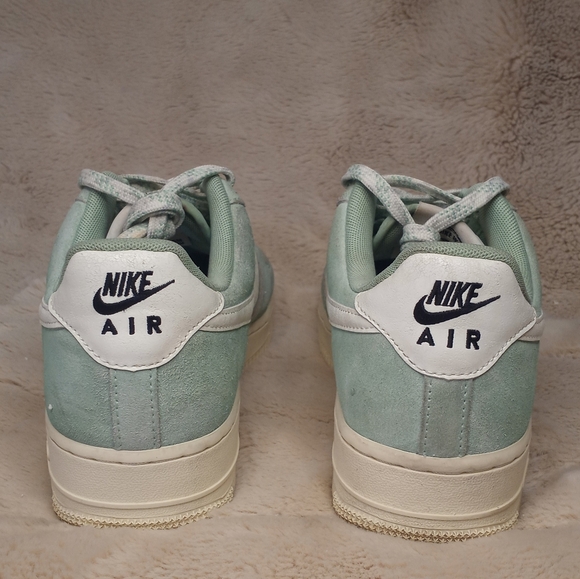 Nike Classic Air Force 1 '07 LV8 Certified Fresh 2022 Release Enamel Green Sail - Picture 9 of 12